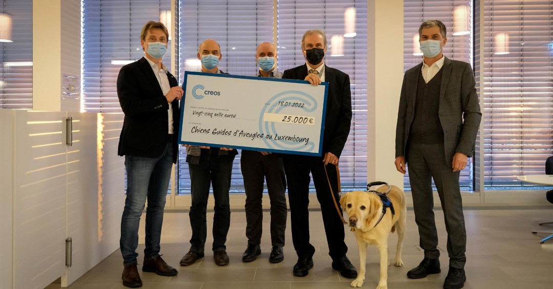 Gruppenbild bei der Schecküberreichung